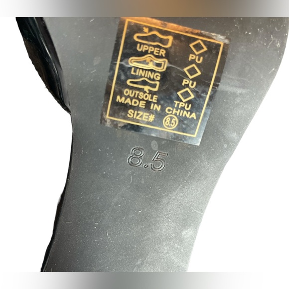 Azalea Wang Work For It Chunky Sandal in Black Patent, Size 8.5 - Picture 7 of 7